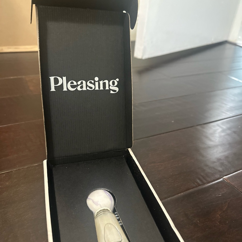 Pleasing Pearly Top